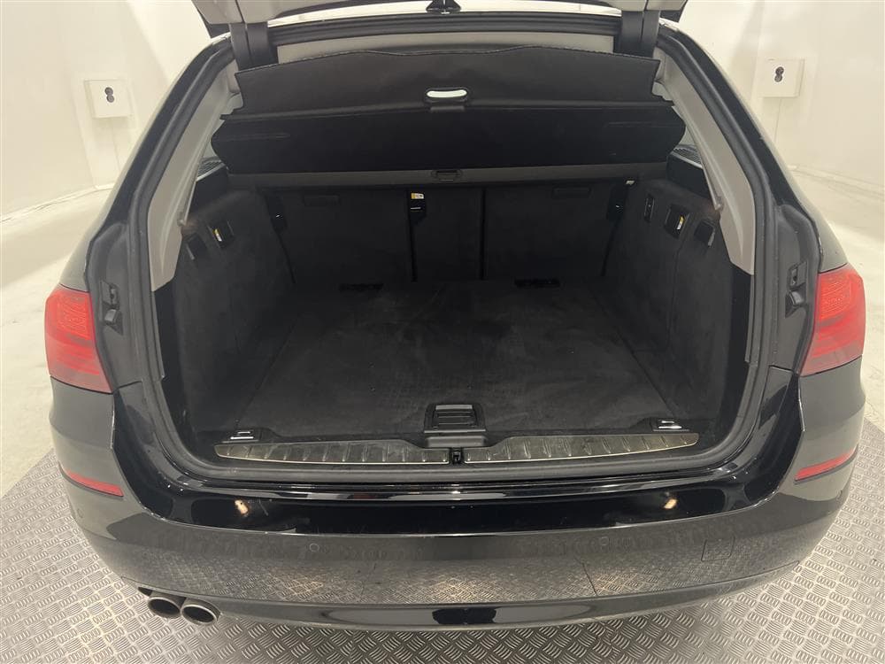 BMW 520d xDrive 190hk Skinn Rattvärme HiFi PDC Euro 6interiör