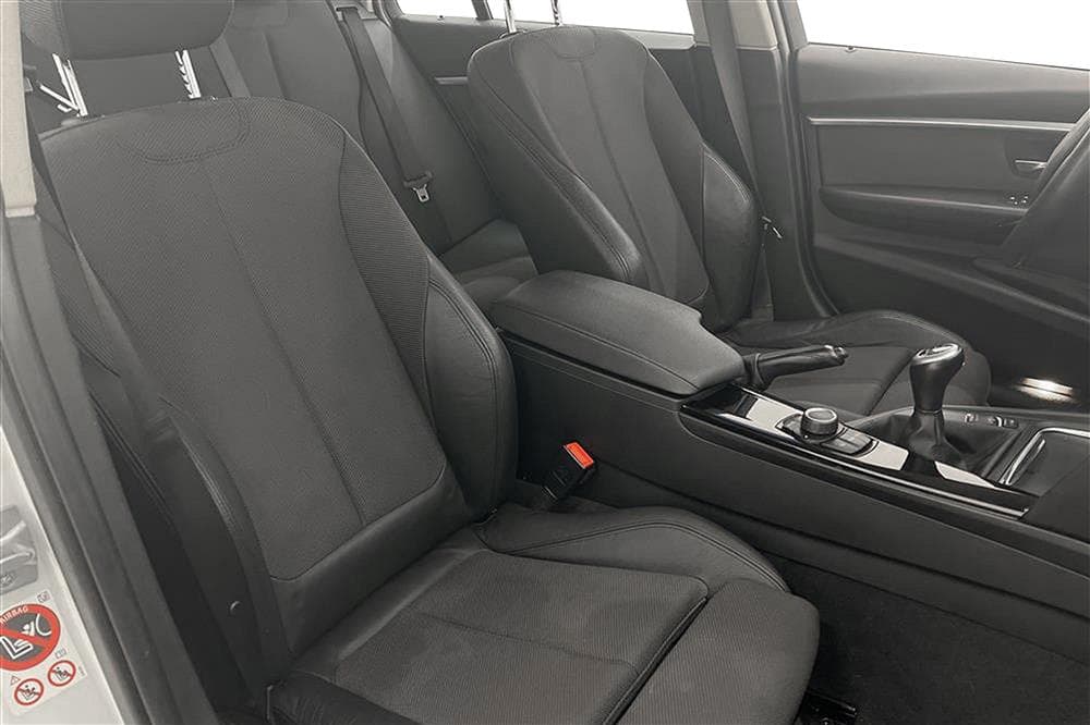BMW 318d Touring 150hk PDC Hifi 0,39L/milinteriör