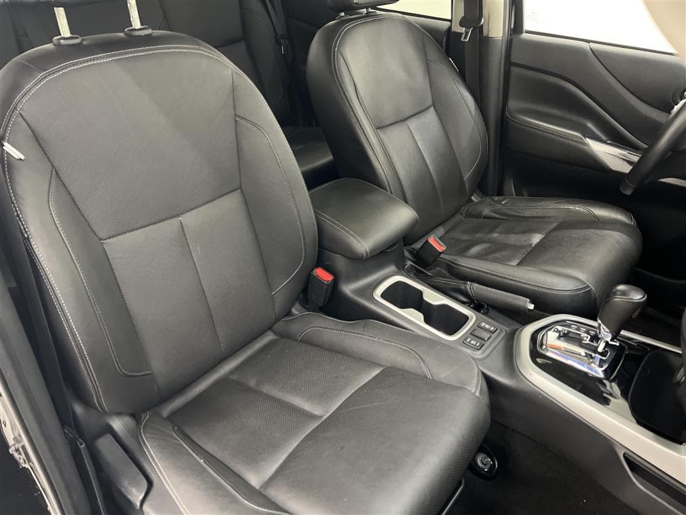 Nissan Navara 2.3dCi Automat Tekna 4x4 Eu6 Värmare Taklucka interiör