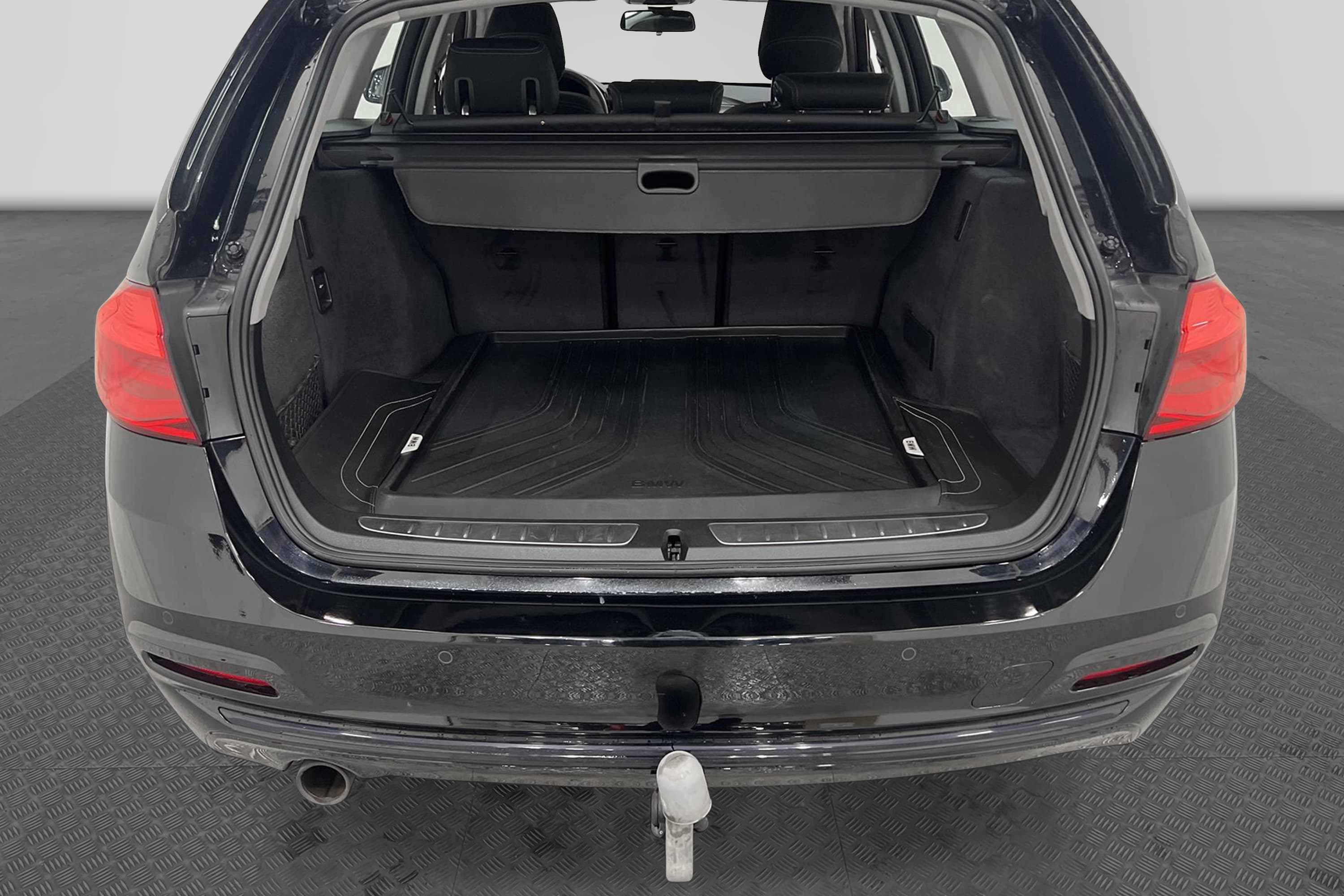 BMW 318d 150hk Sport line Cockpit Drag Navi Elstol Med Minne