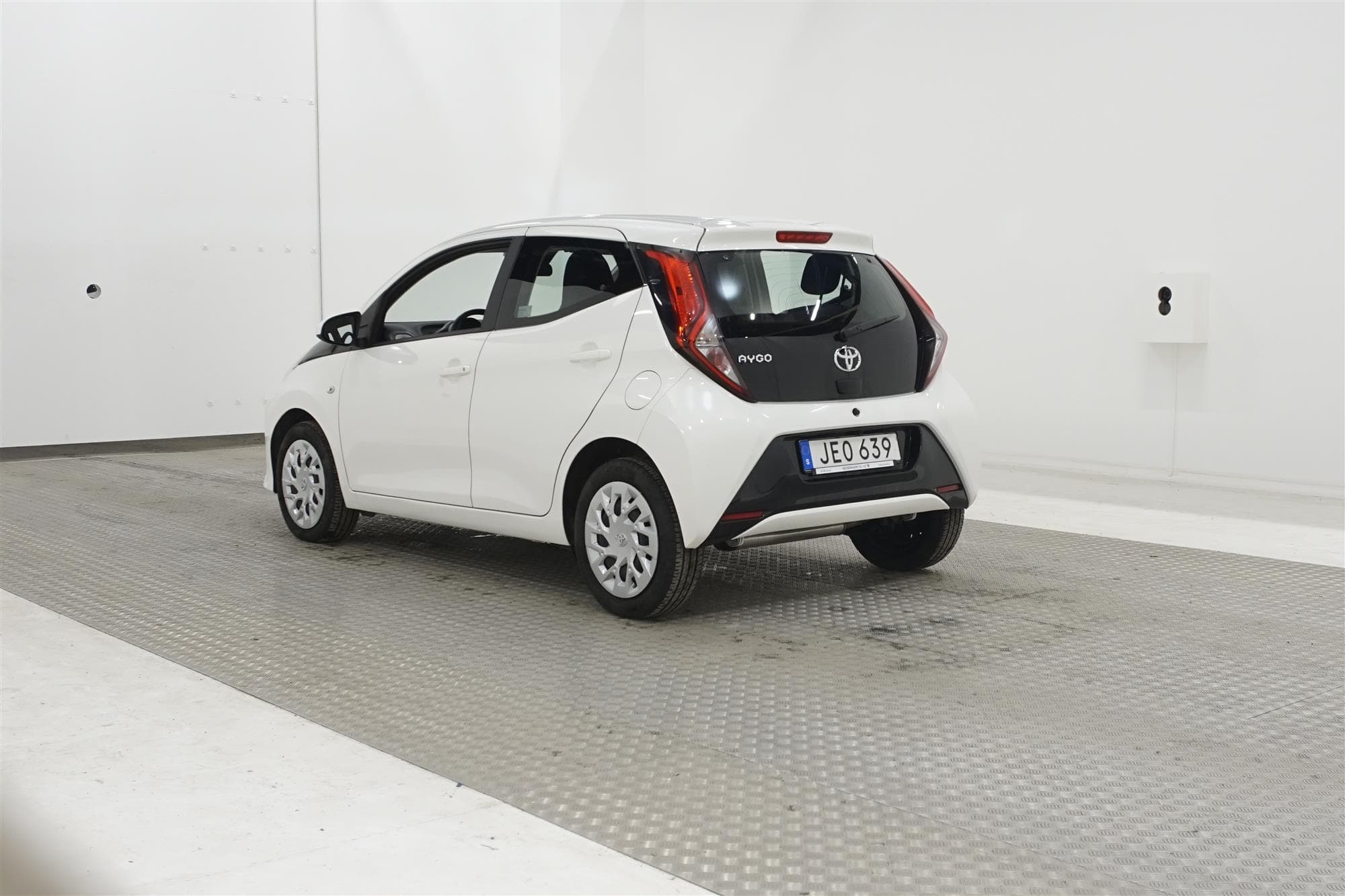 Toyota Aygo 1.0 72hk B-Kamera L-Assist Låg Skatt 0,41L/mil