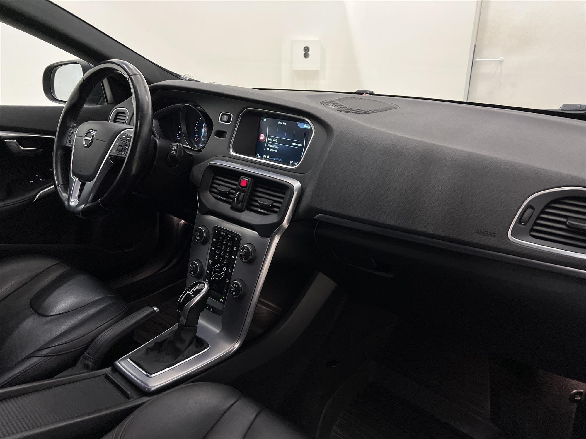 Volvo V40 D3  150hk Inscription Summum D-Värm Skinn P-Sensor