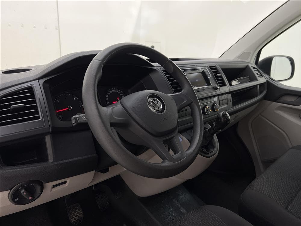 Volkswagen Transporter 2.0 TDI 150hk 9-sits Lång PDC interiör