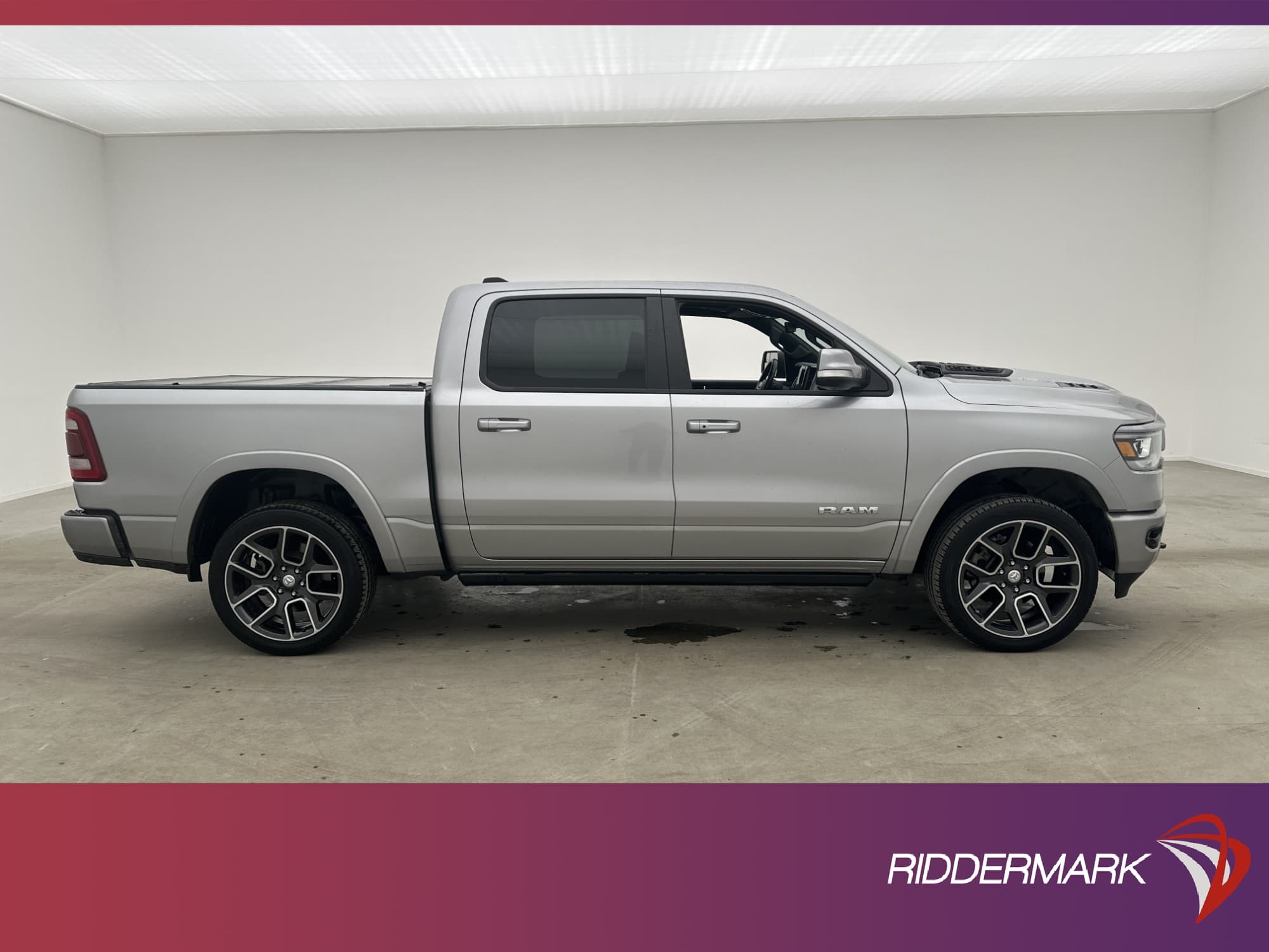 Dodge RAM Laramie 5.7 MOMS Lastsläde Pano Luft H/K Diff