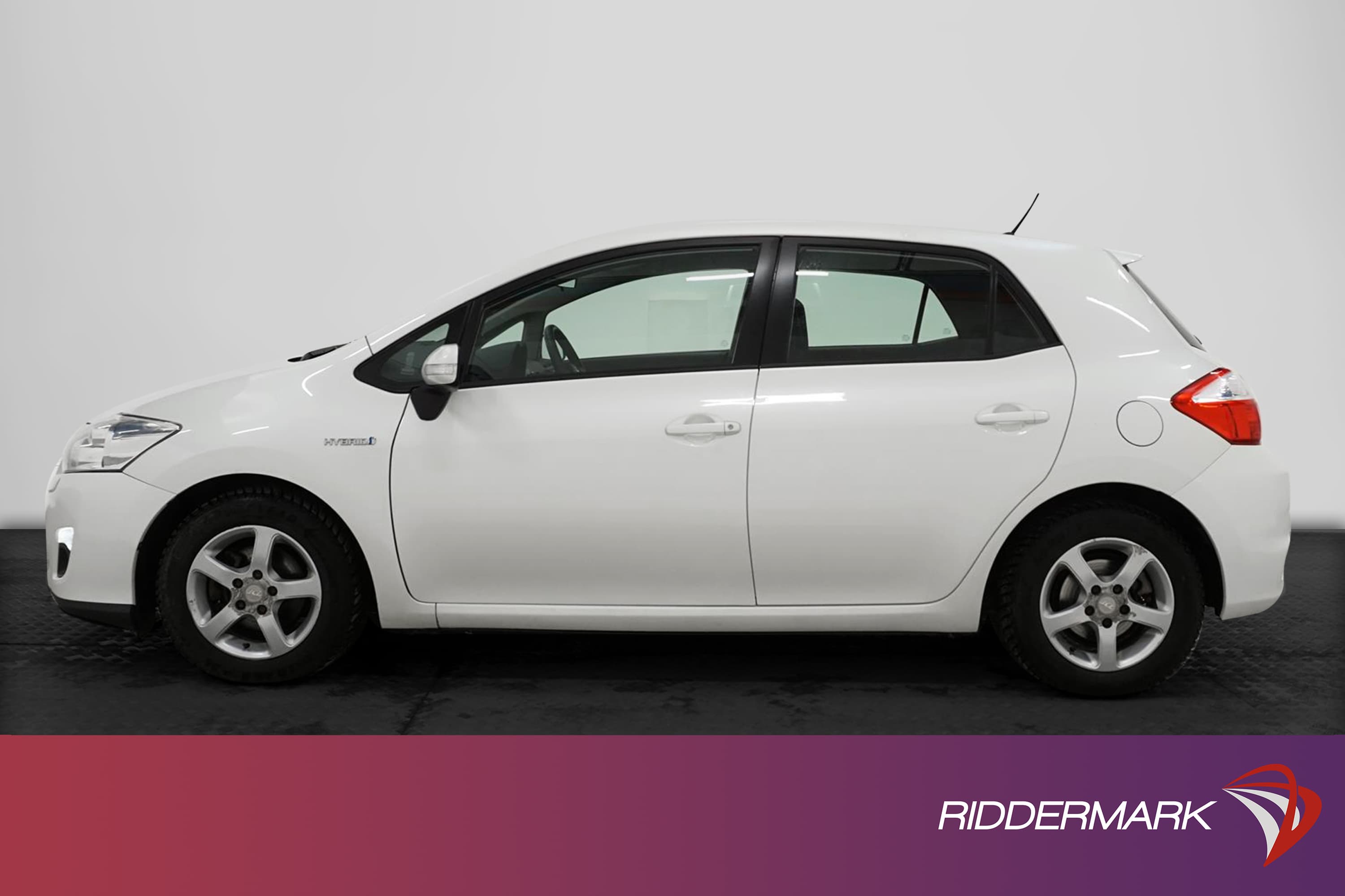 Toyota Auris Hybrid e-CVT 136hk