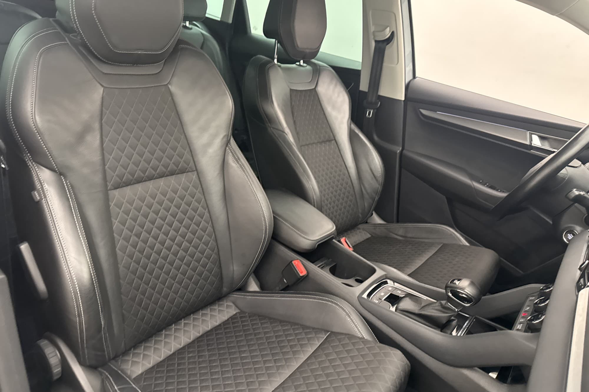 Škoda Karoq 1.5 TSI 150hk Style Kamera Drag Skinn En-Brukare