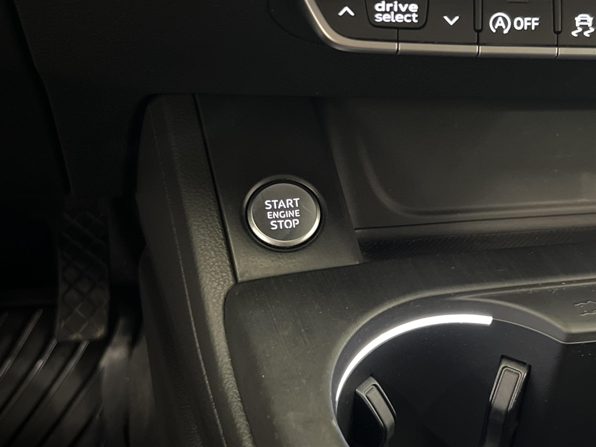 Audi A4 2.0 TDI Quattro 190hk D-Värmare Drag Audi Connect 