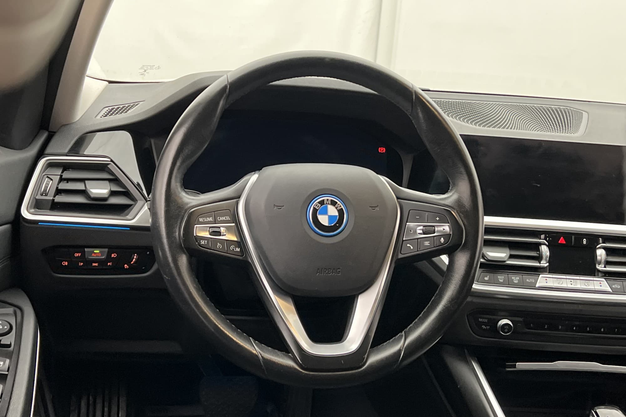 BMW 330e 292hk Sport Line Navigation Sensorer Halvskinn MOMS