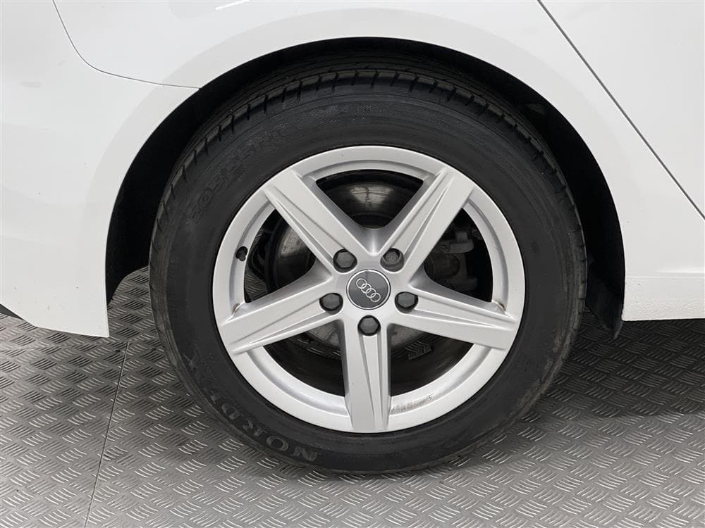 Audi A3 Sportback 1.5 TFSI 150hk Låg Skatt Nyservad 0,5L/Milinteriör
