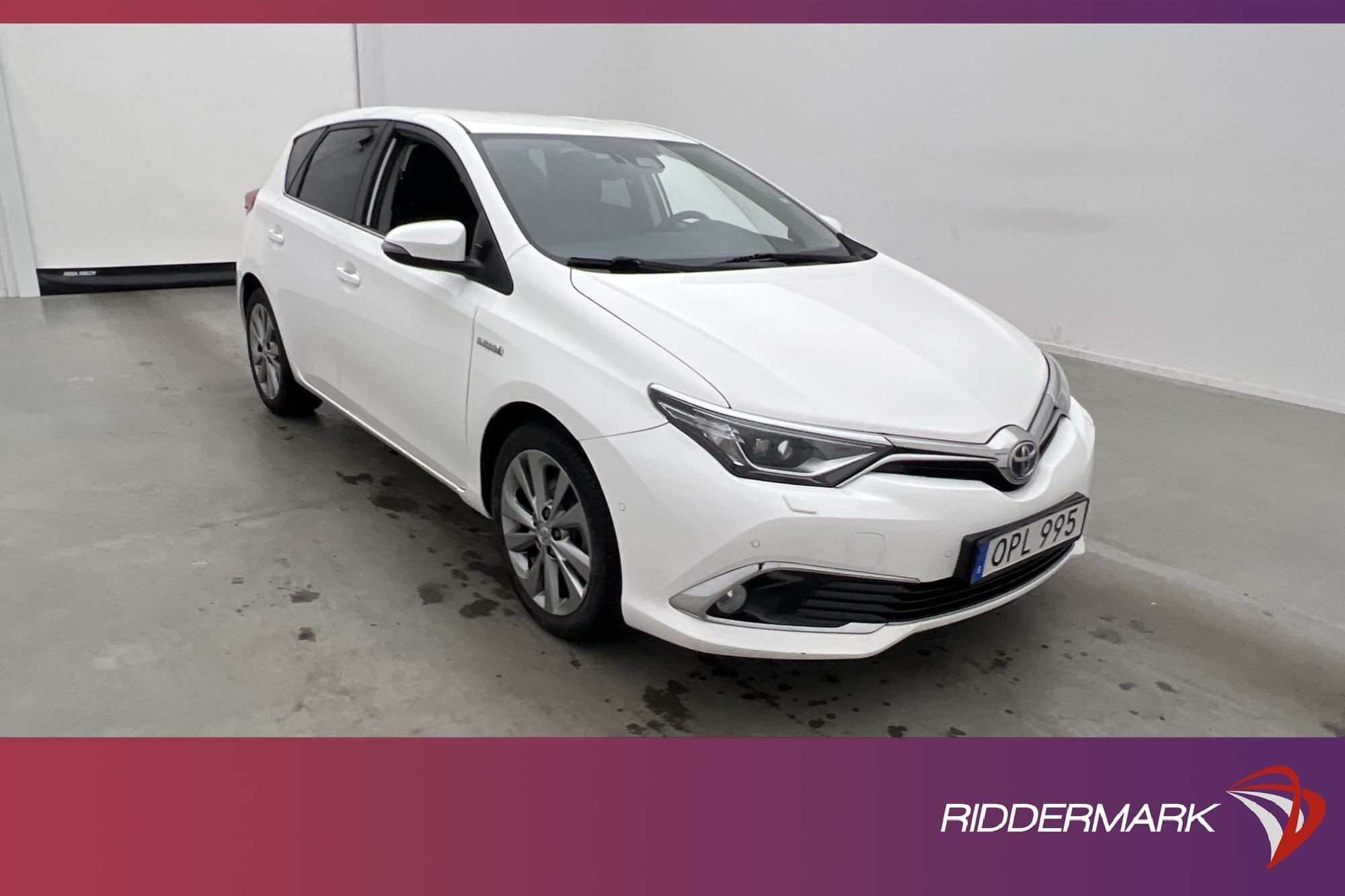 Toyota Auris Hybrid e-CVT 136hk