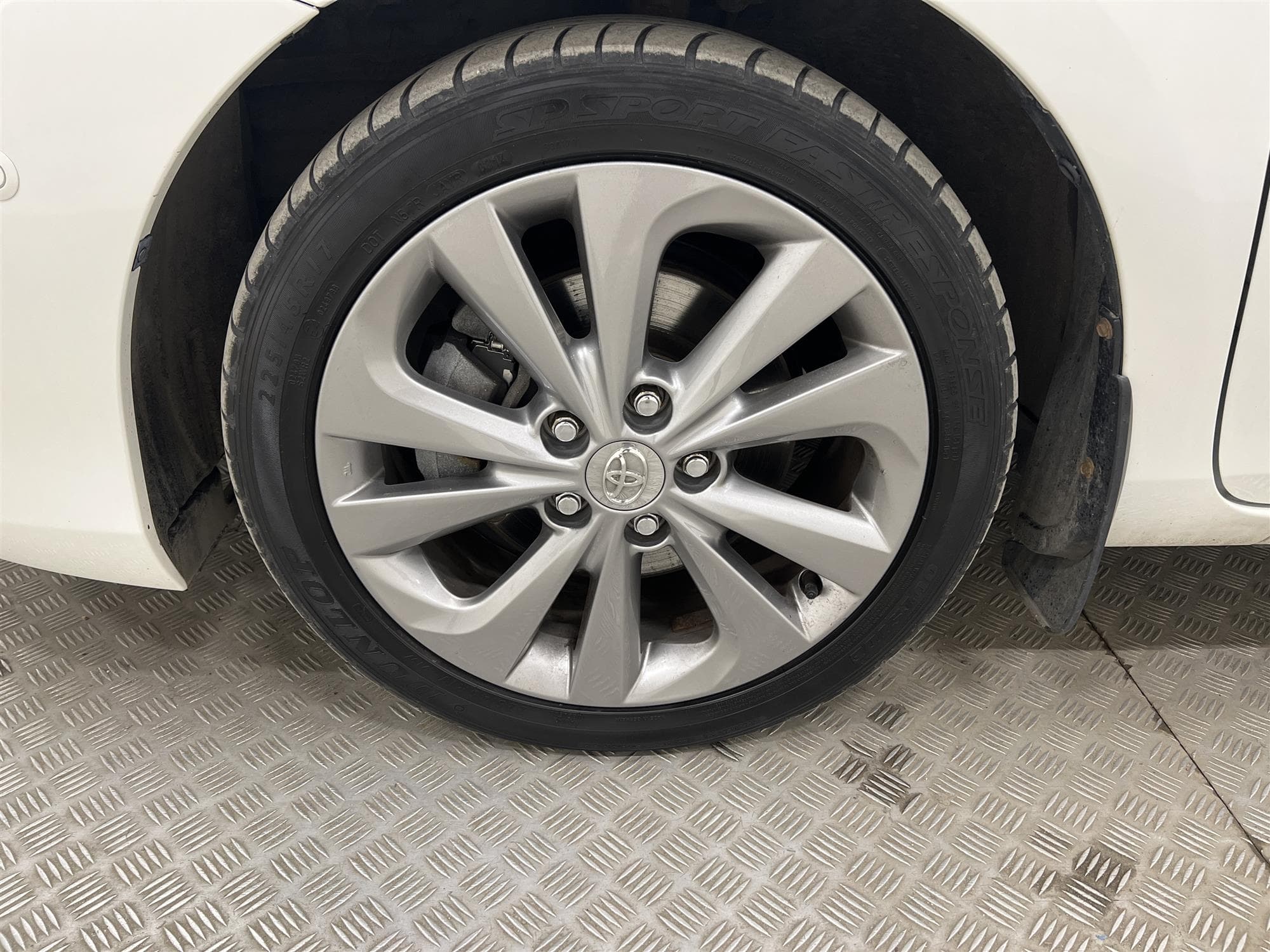 Toyota Auris Hybrid e-CVT 136hk Navi Pano B-Kam 0,40L/mil