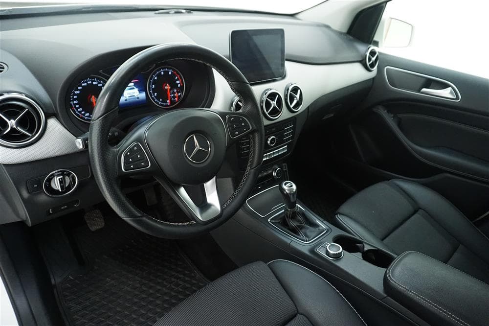 Mercedes-Benz B 180  122hk B-Kam P-Sens Drag M-Värm interiör