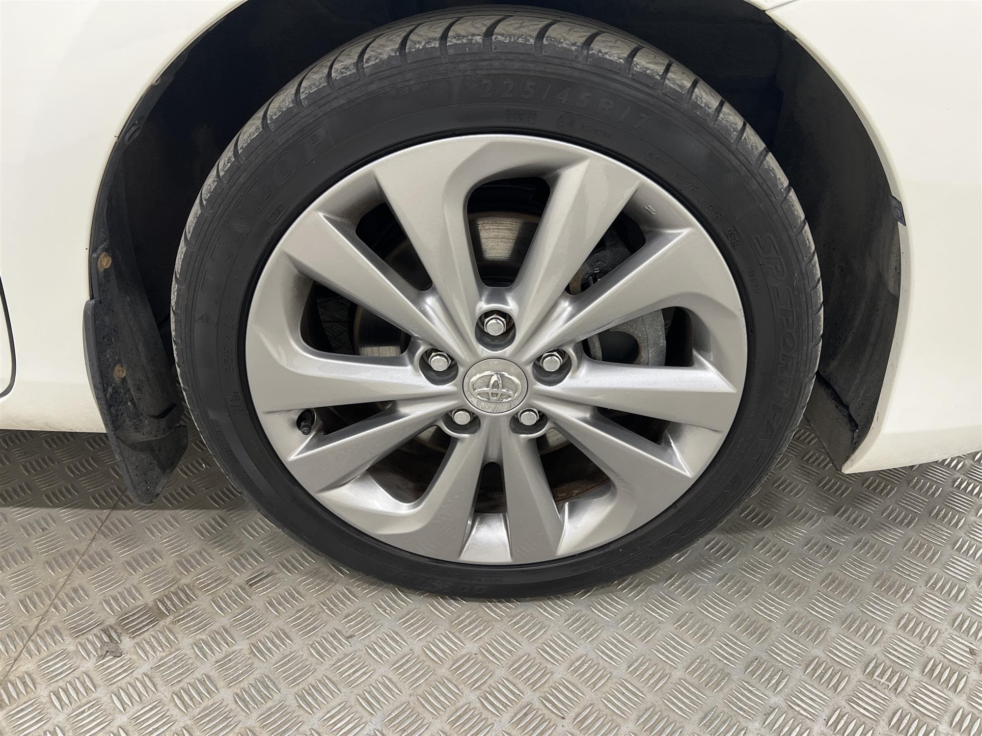 Toyota Auris Hybrid e-CVT 136hk Navi Pano B-Kam 0,40L/mil