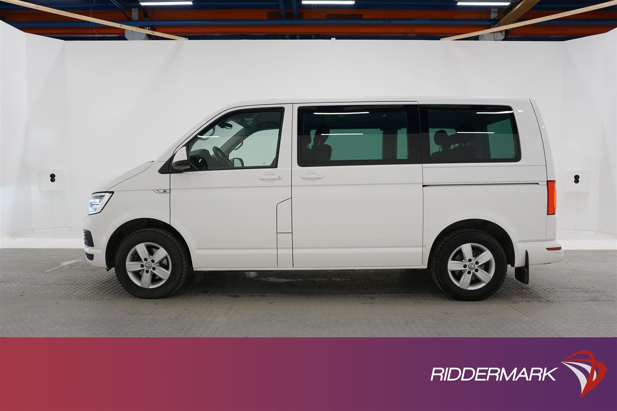 Volkswagen Multivan 2.0TSI 150hk Kamera Värmare Dragkrok 