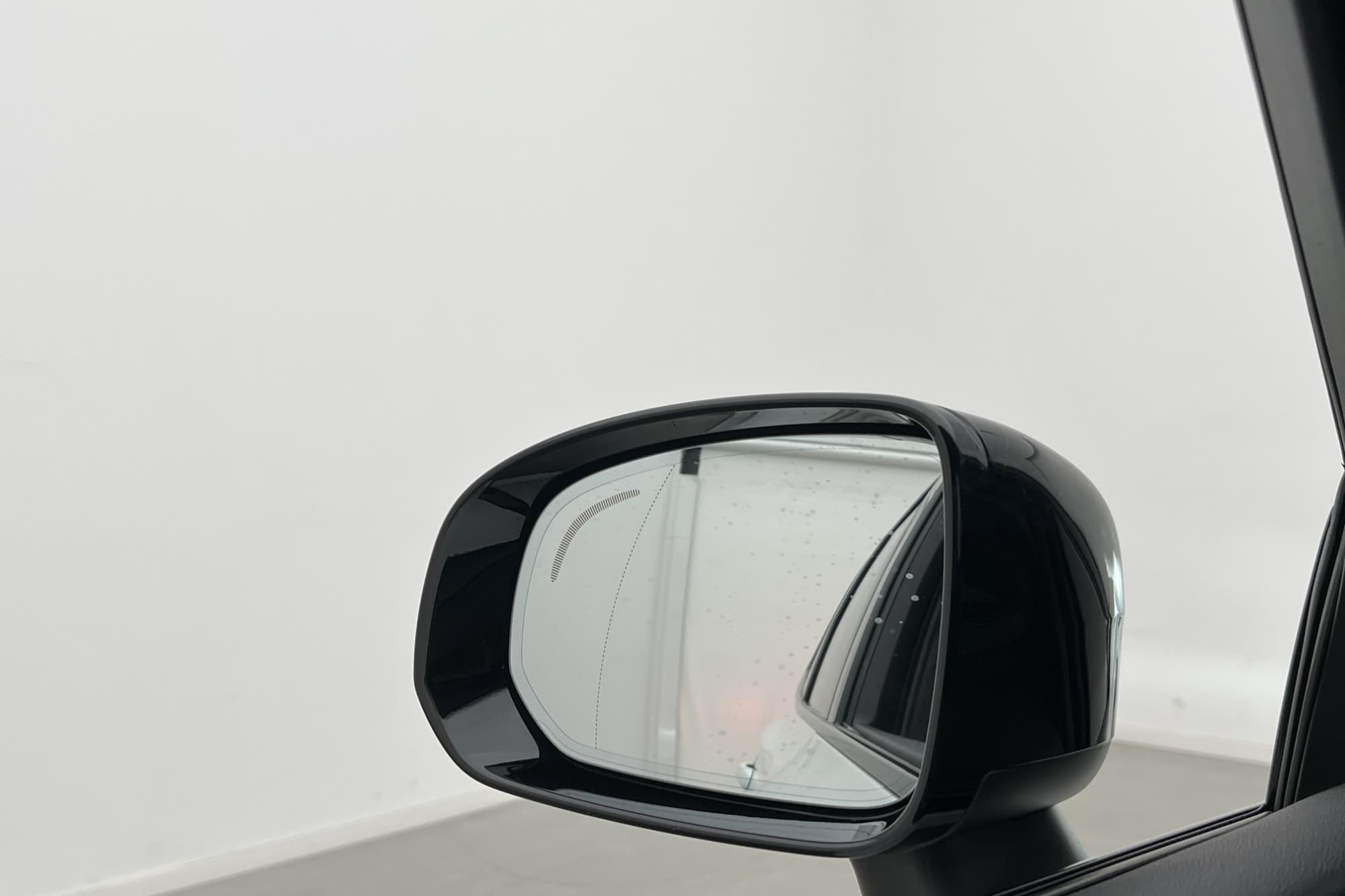 Volvo XC60 B4 AWD R-Design Pano Värmare Skinn VOC Kamera