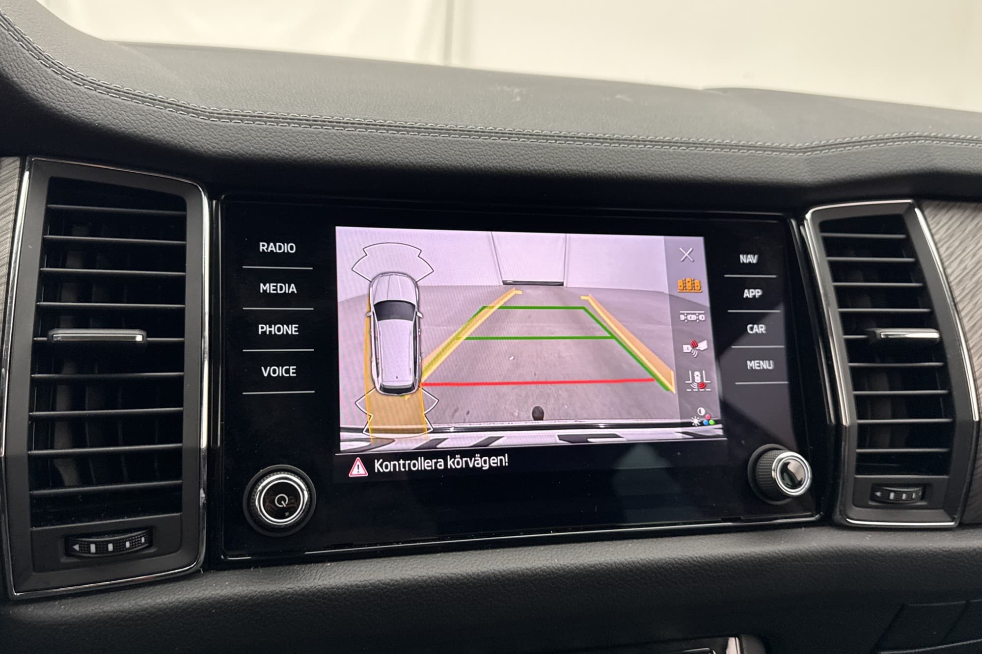 Skoda Kodiaq 4x4 190hk Cockpit Skinn Värm Kamera Drag MOMS