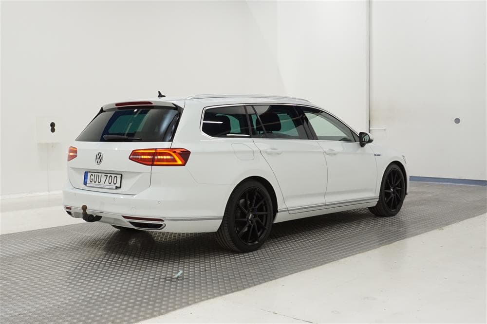 Volkswagen Passat GTE 218hk Executive Business Drag Skinnexteriör