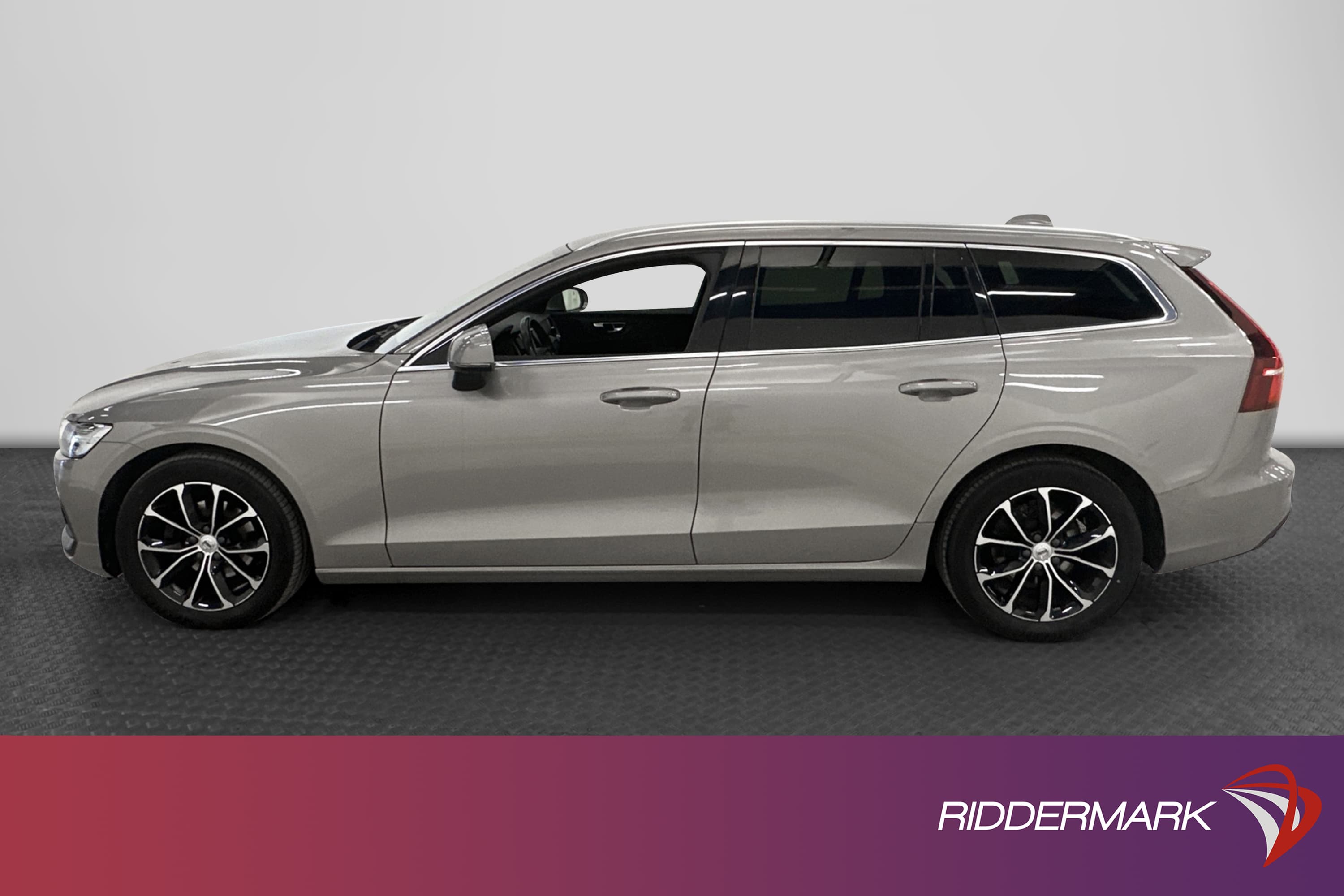 Volvo V60 T4 Momentum Skinn Dragkrok CarPlay 