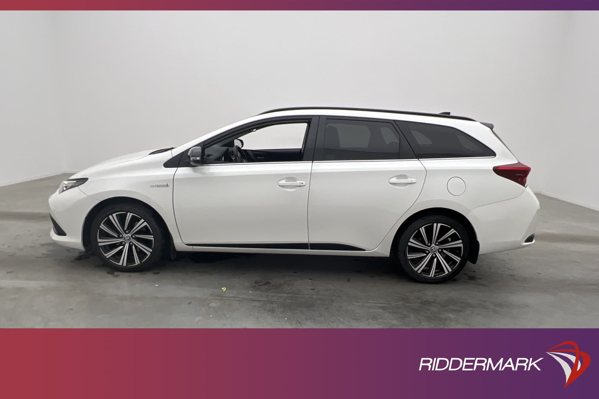 Toyota Auris Hybrid e-CVT 136hk