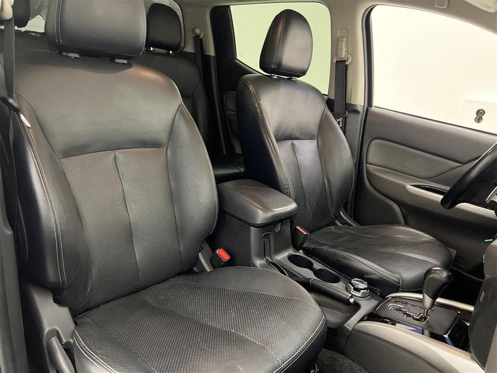 Fiat Fullback 2.4 Automat 181hk Hundkåpa Värmare Moms interiör