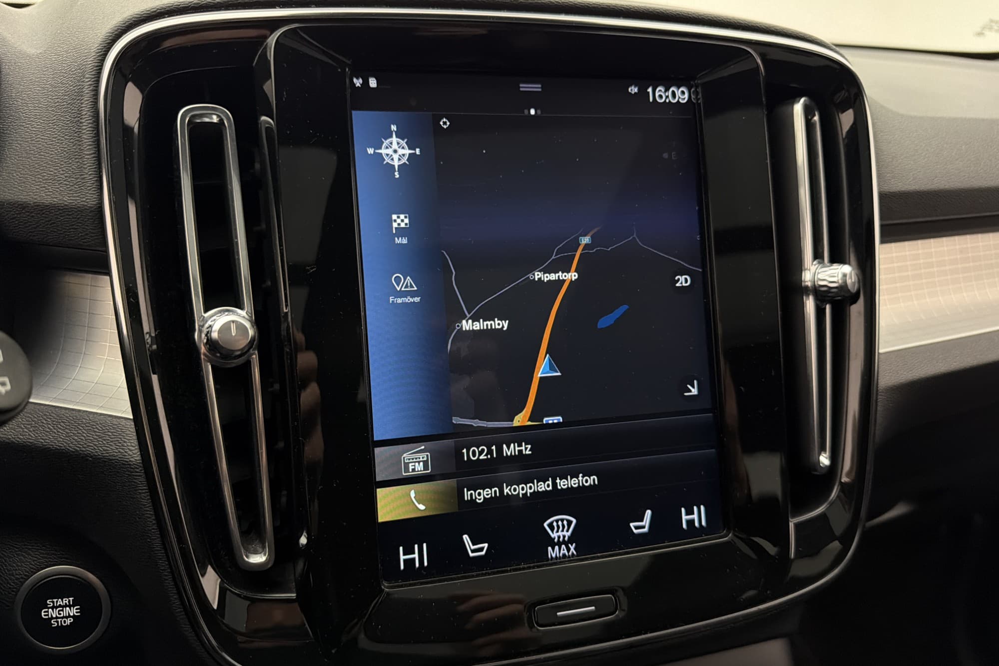 Volvo XC40 T5 TwEn Momentum Värmare 360° CarPlay Navi Drag