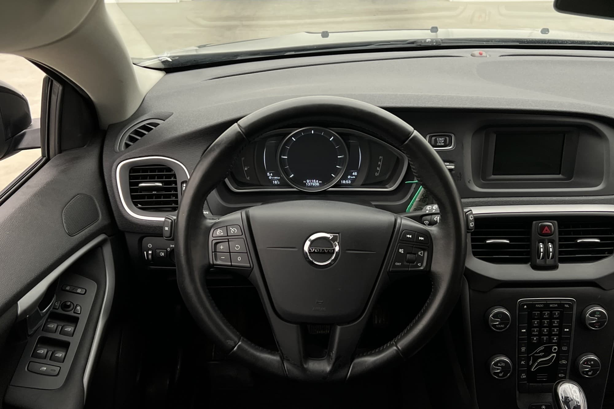 Volvo V40 D2 120hk Kinetic VOC Värmare Sensorer Farthållare