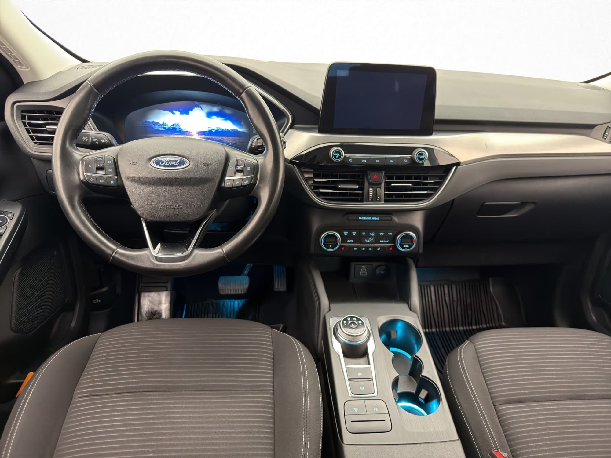 Ford Kuga Hybrid AWD 190hk Cockpit Kamera Navi Rattvärm Drag