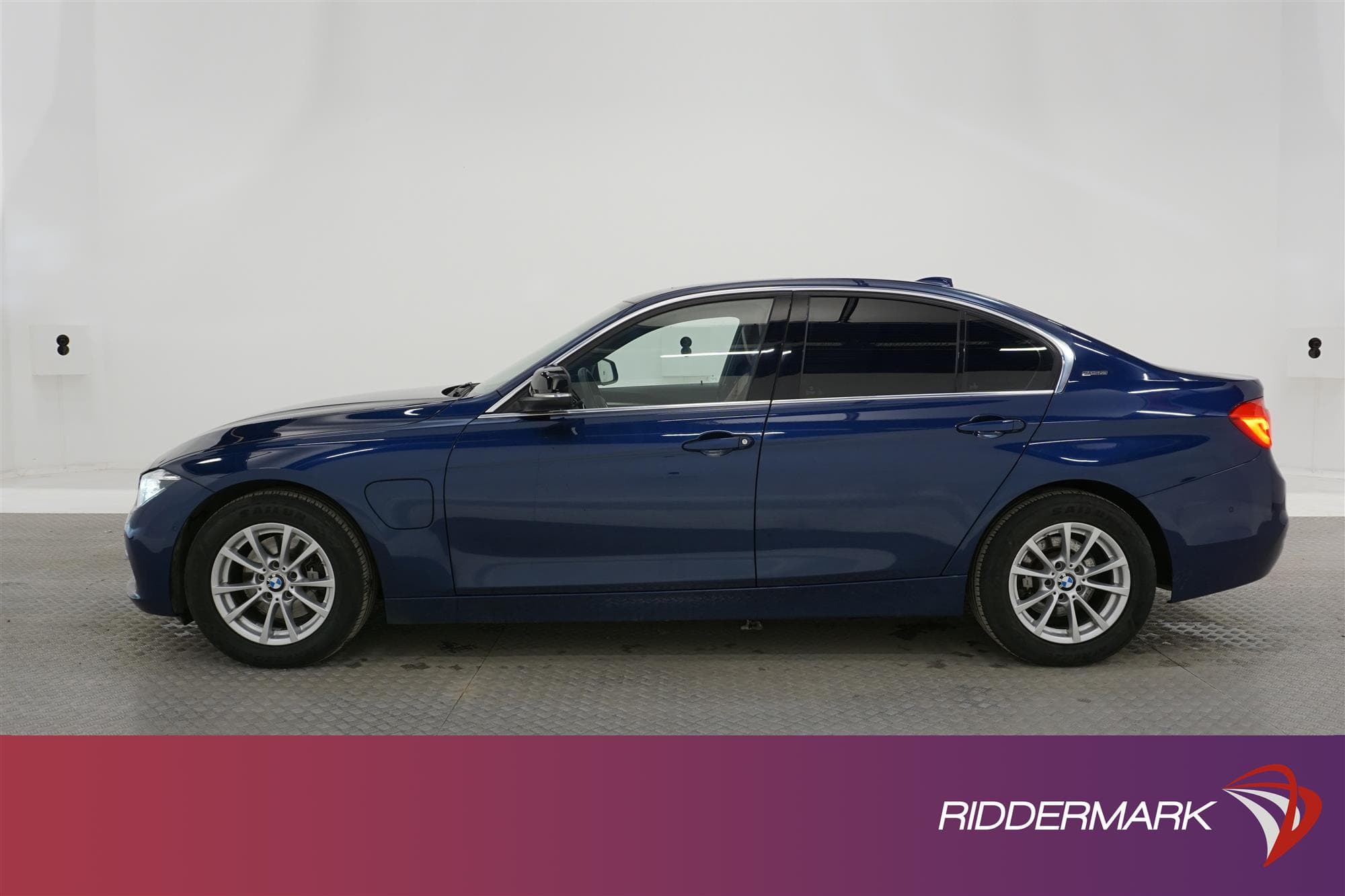 BMW 330e Sedan 252hk