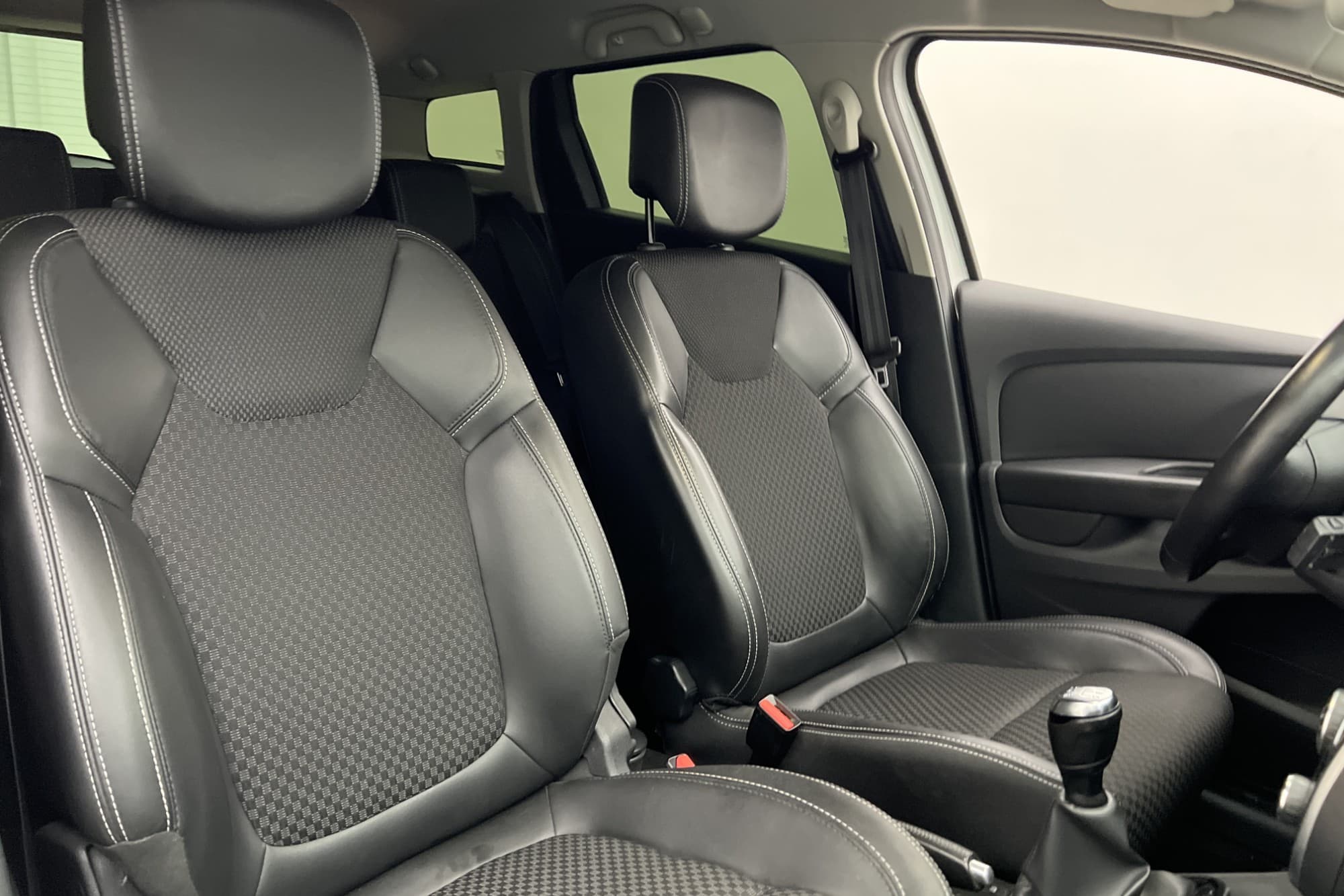 Renault Clio Sport Tourer 90hk Intens Dragkrok Navigation