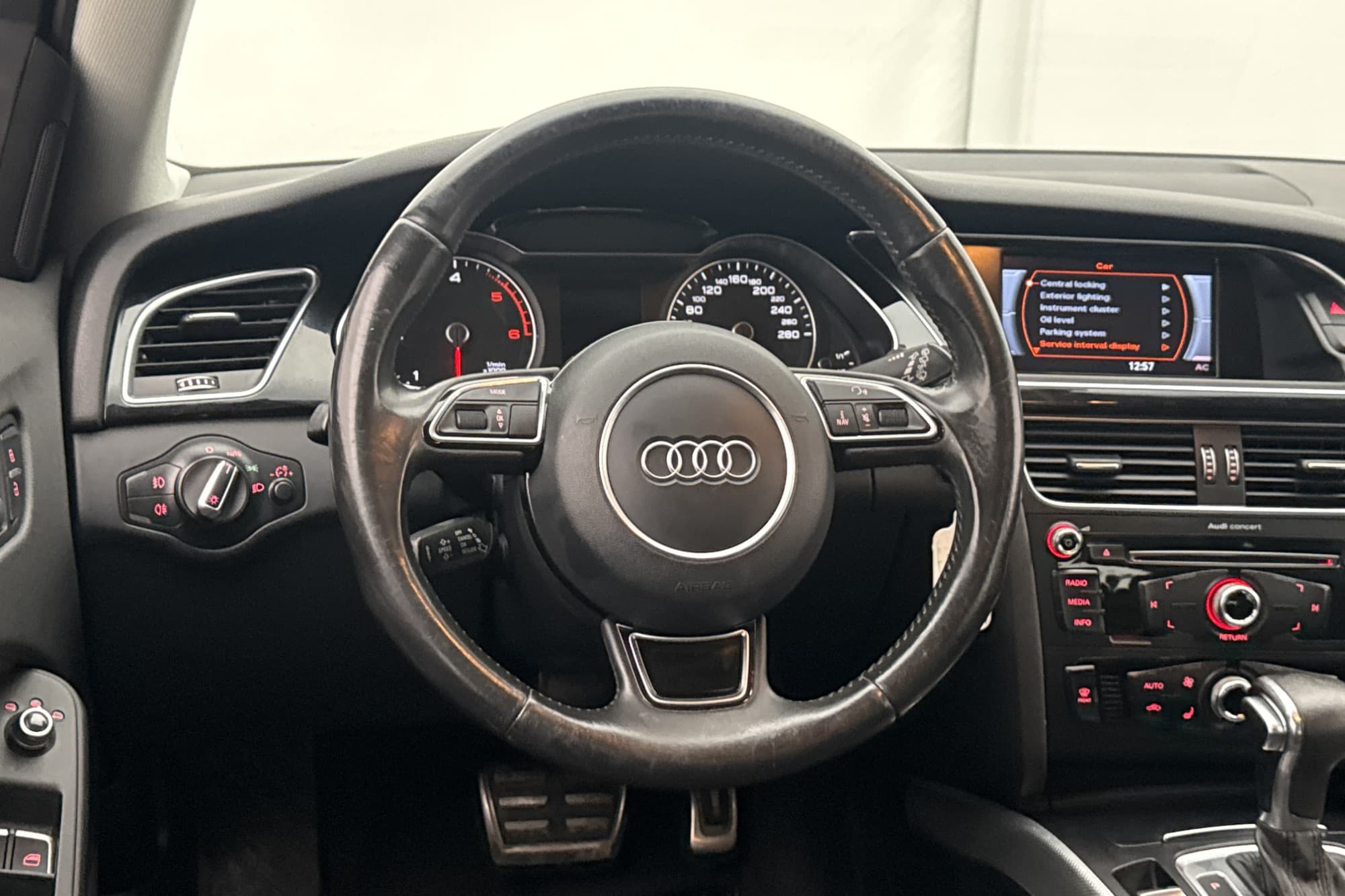 Audi A4 Avant 2.0 TDI 190hk S-Line Dragkrok P-Sensorer