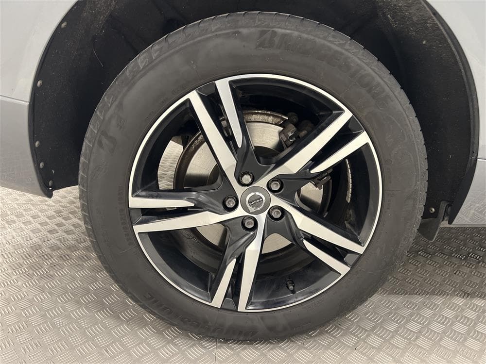 Volvo XC60 D4 AWD 190hk R-Design VOC Värmare 360° Navi Drag