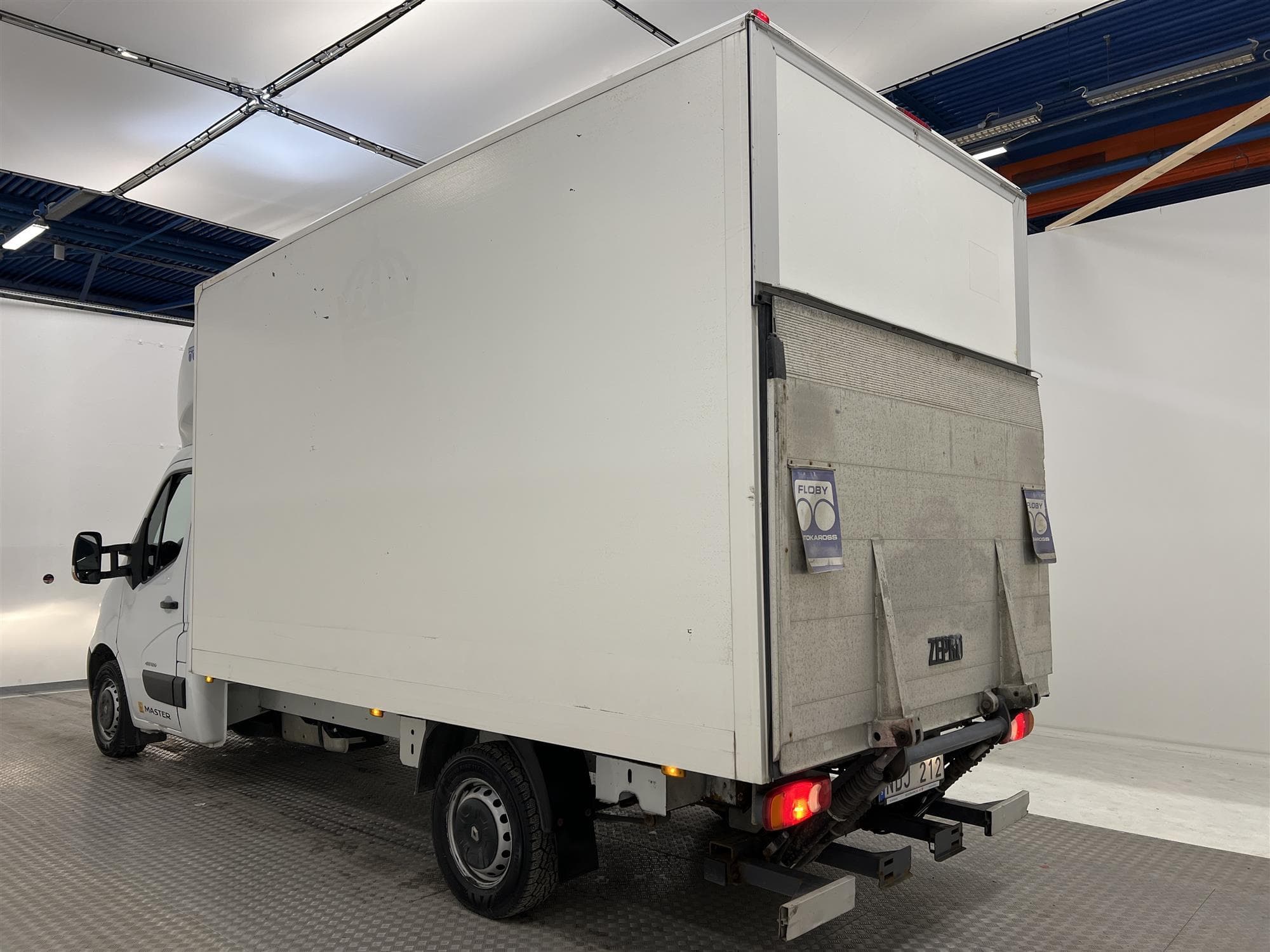 Renault Master 2.3 dCi Automat Volymskåp Bakgavel Moms exteriör