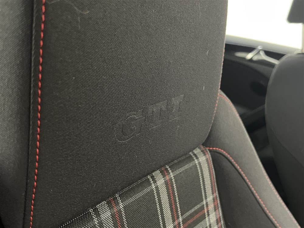 Volkswagen Golf GTI 211hk Välservad Nybesiktigad 0,74l/milinteriör