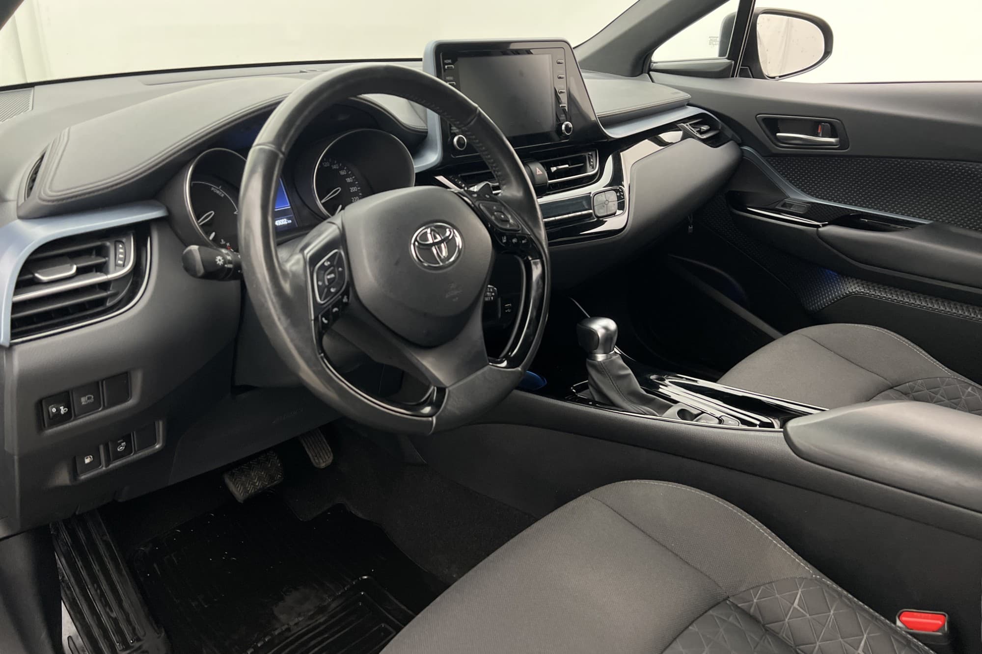 Toyota C-HR Hybrid 122hk X-Edition Kamera Drag Rattvärme