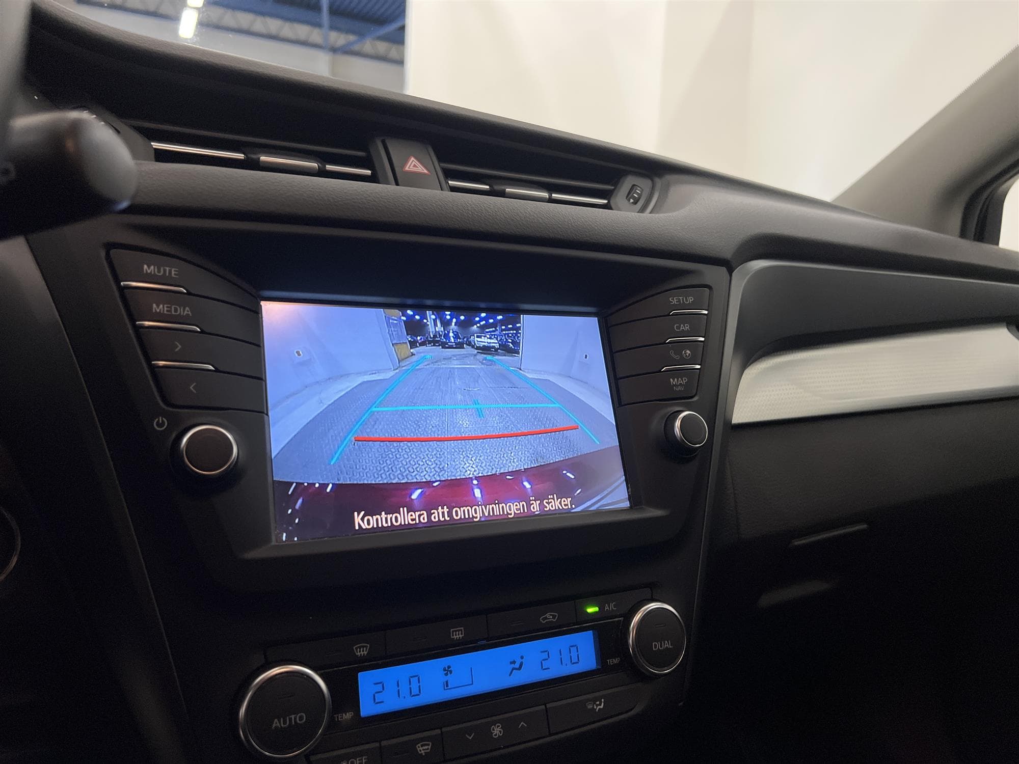 Toyota Avensis 1.8 147hk Skinn Backkamera 1 Brukare  