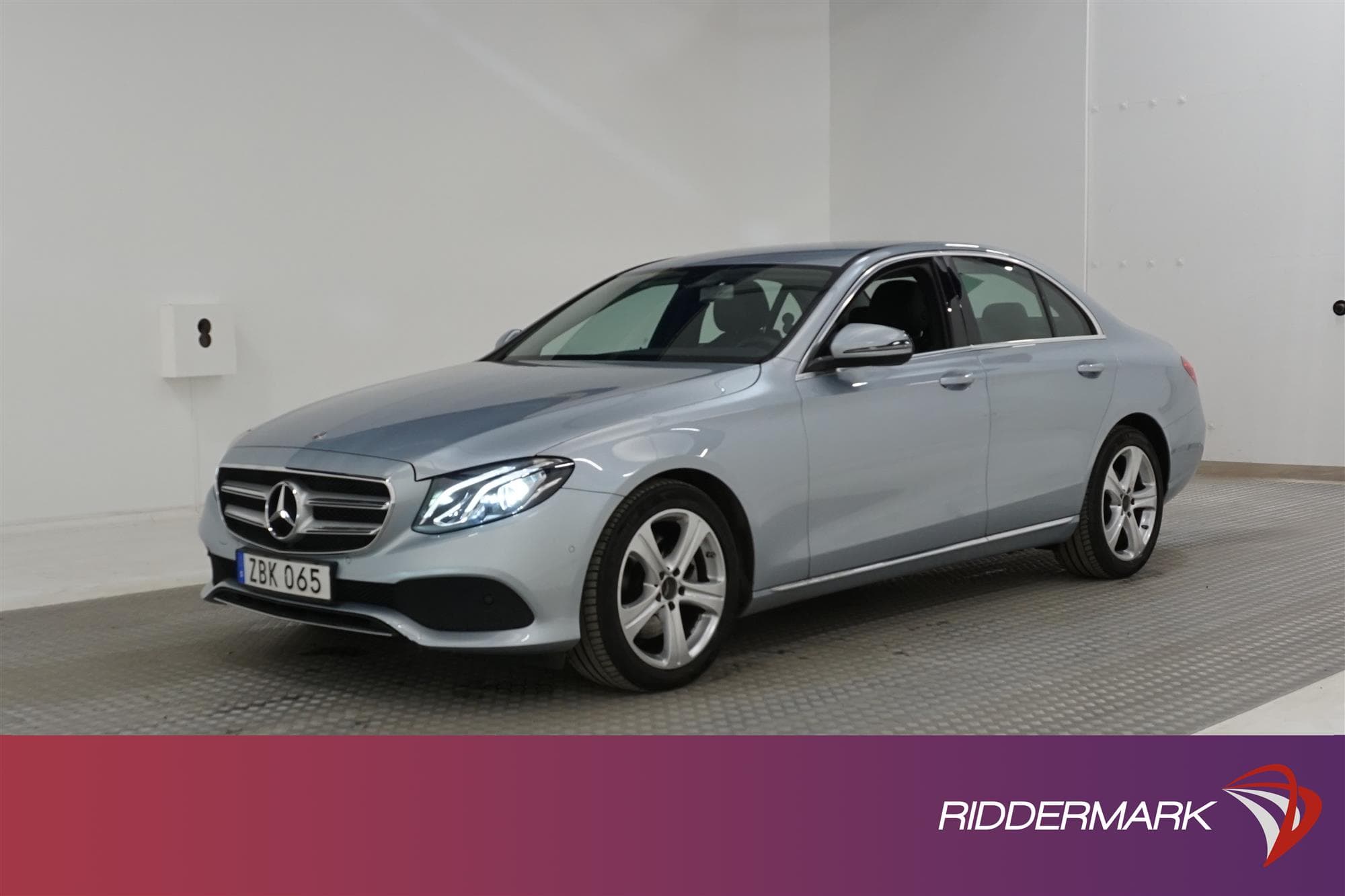 Mercedes-Benz E 220 d 4Matic Navi Backkamera PDC 0.47l/mil