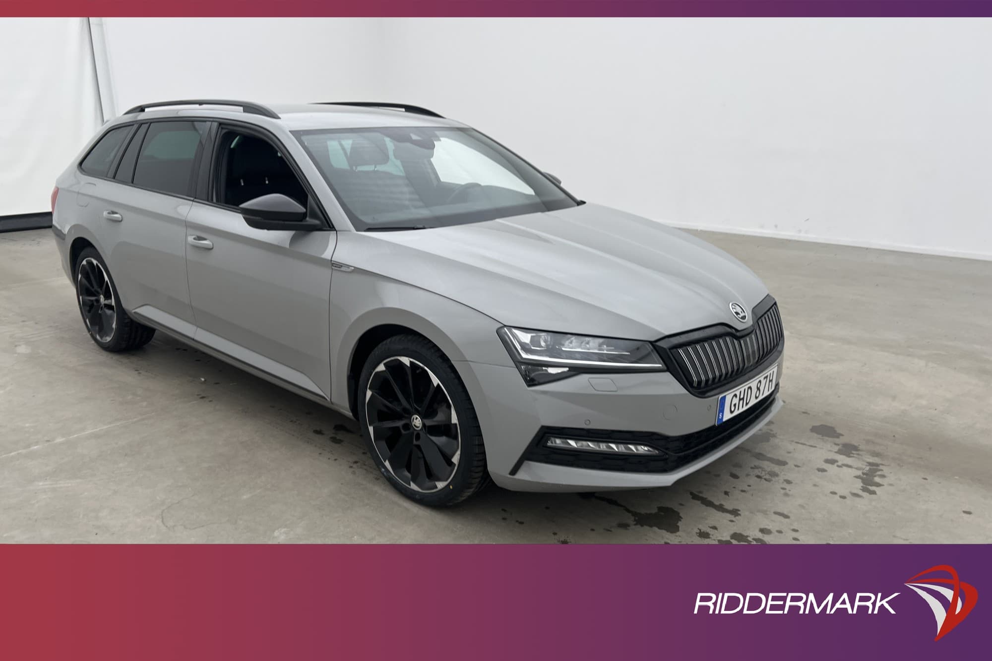 Skoda Superb iV Plug-in 218hk Sportline Drag Canton Cockpit