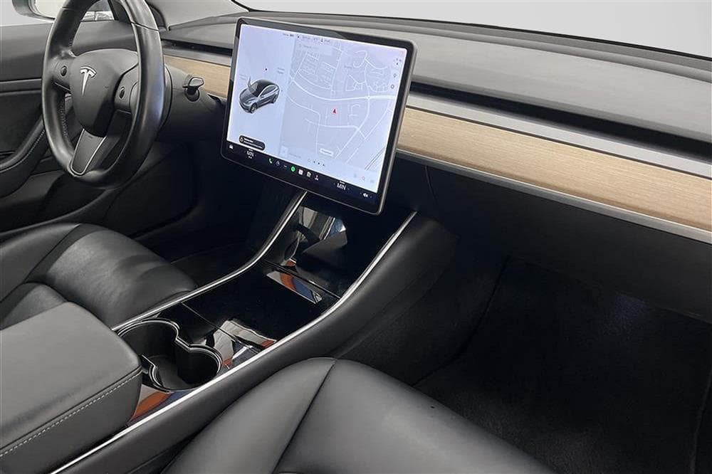 Tesla Model 3 Long Range AWD 440hk Uppgraderad AP Svensksåldinteriör