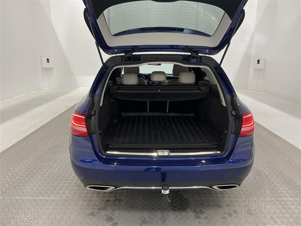 Mercedes-Benz C 350e 279hk Burmester Värmare Kamera Drag 