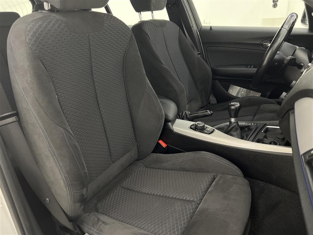 BMW 118d xDrive 5dr, F20 150hk M Sport PDC Alcantara Draginteriör