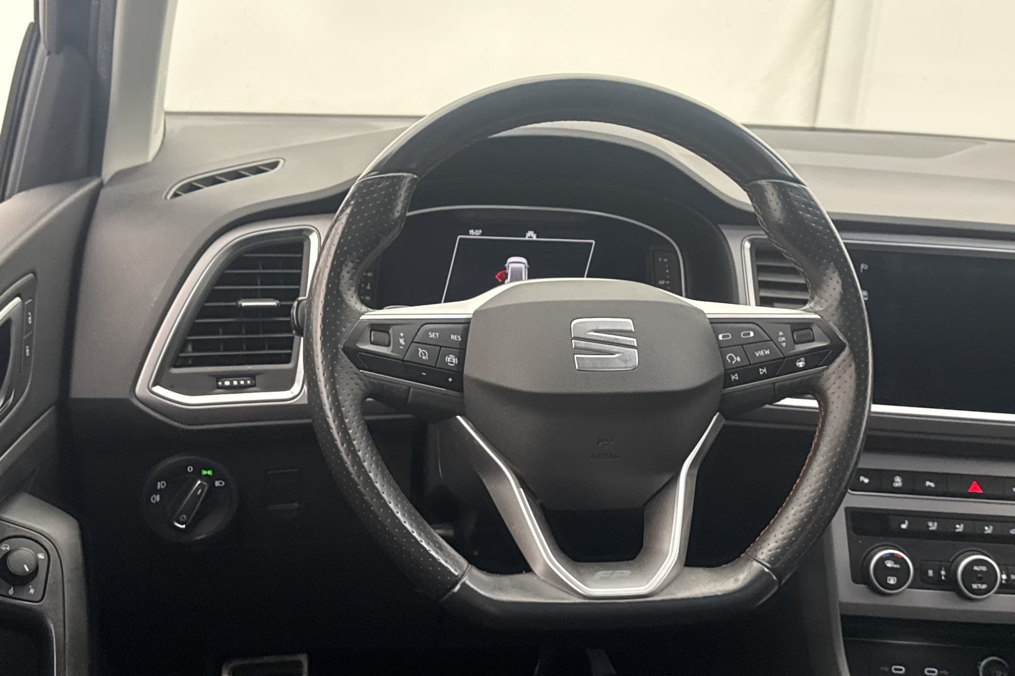 SEAT Ateca 150hk FR Cockpit Värmare Kamera Drag CarPlay MOMS
