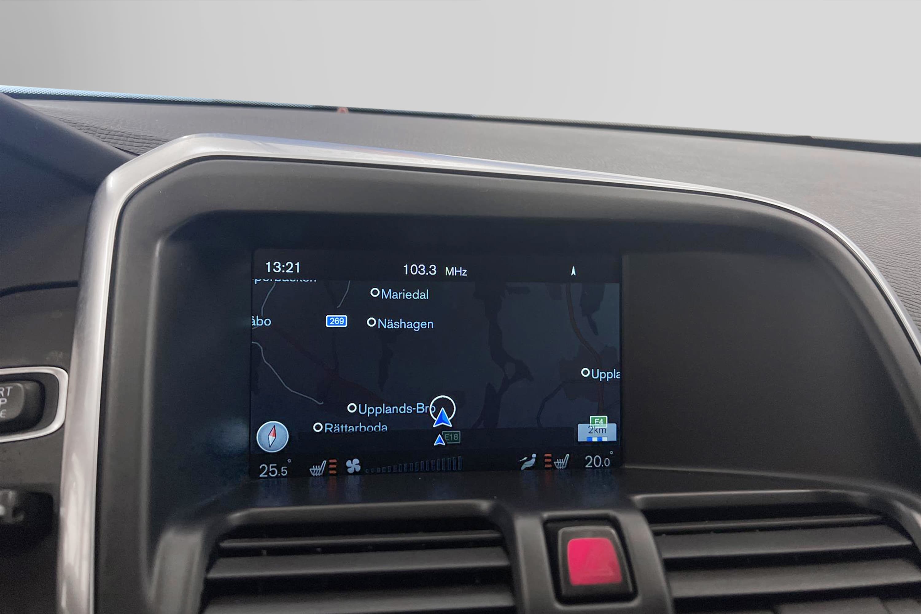 Volvo  XC60 D4 AWD 181hk Voc Pano Navi D-Värm Drag PDC 
