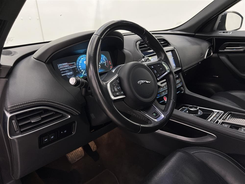 Jaguar F-Pace 2.0D AWD 180hk R-Sport Pano Cockpit Navi Skinn