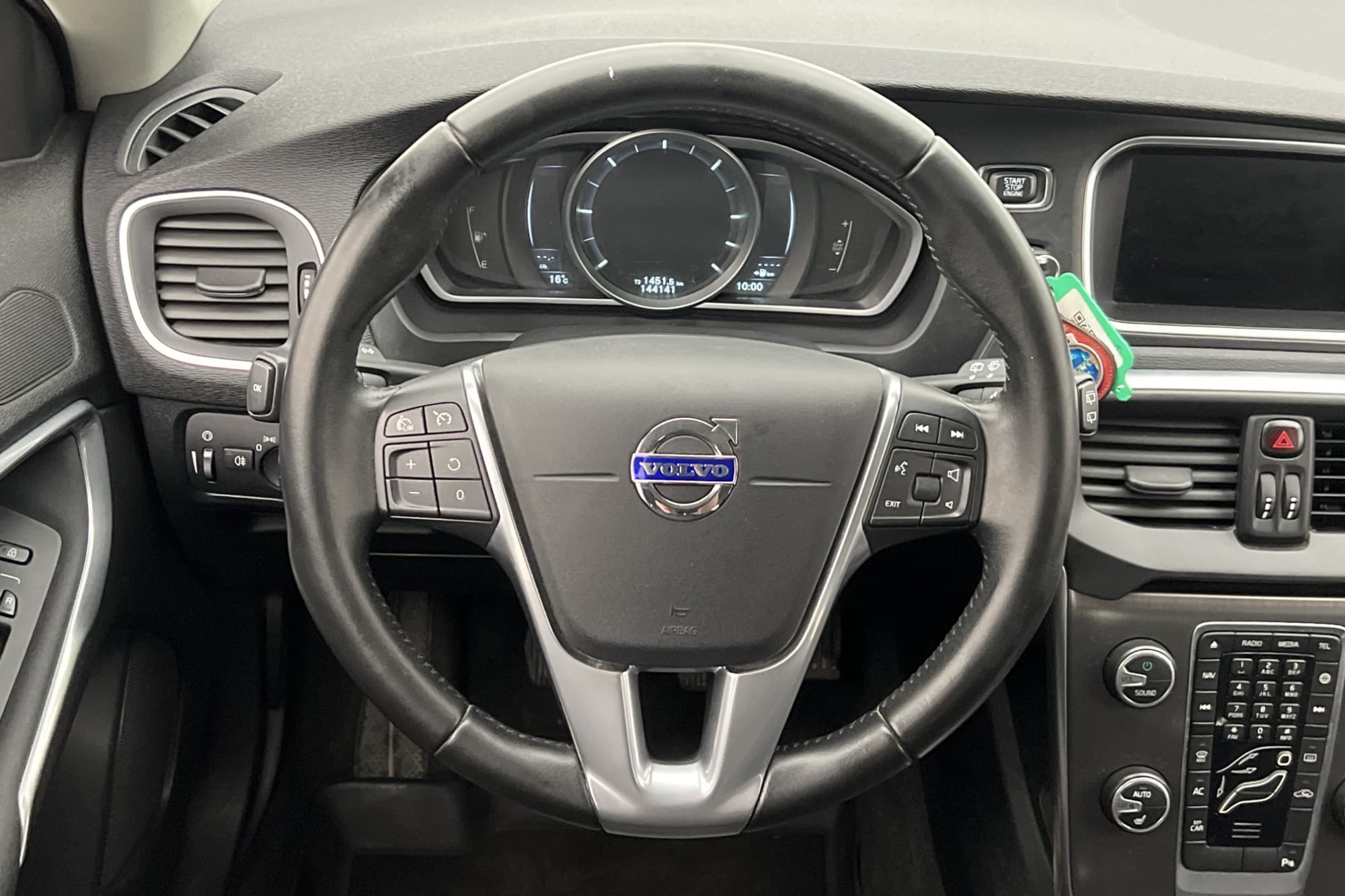 Volvo V40 D2 120hk Momentum P-Värm Navi Sensorer Halvskinn
