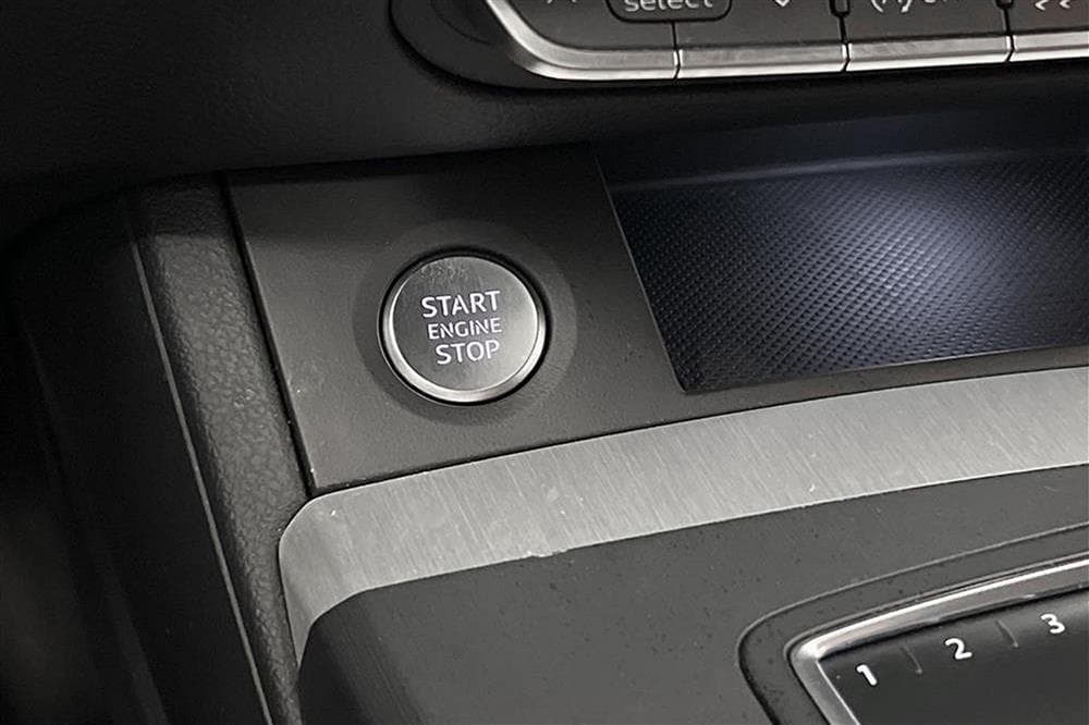 Audi Q5 TDI 190hk Quattro S-Line Cockpit D-värm B&O Naviinteriör