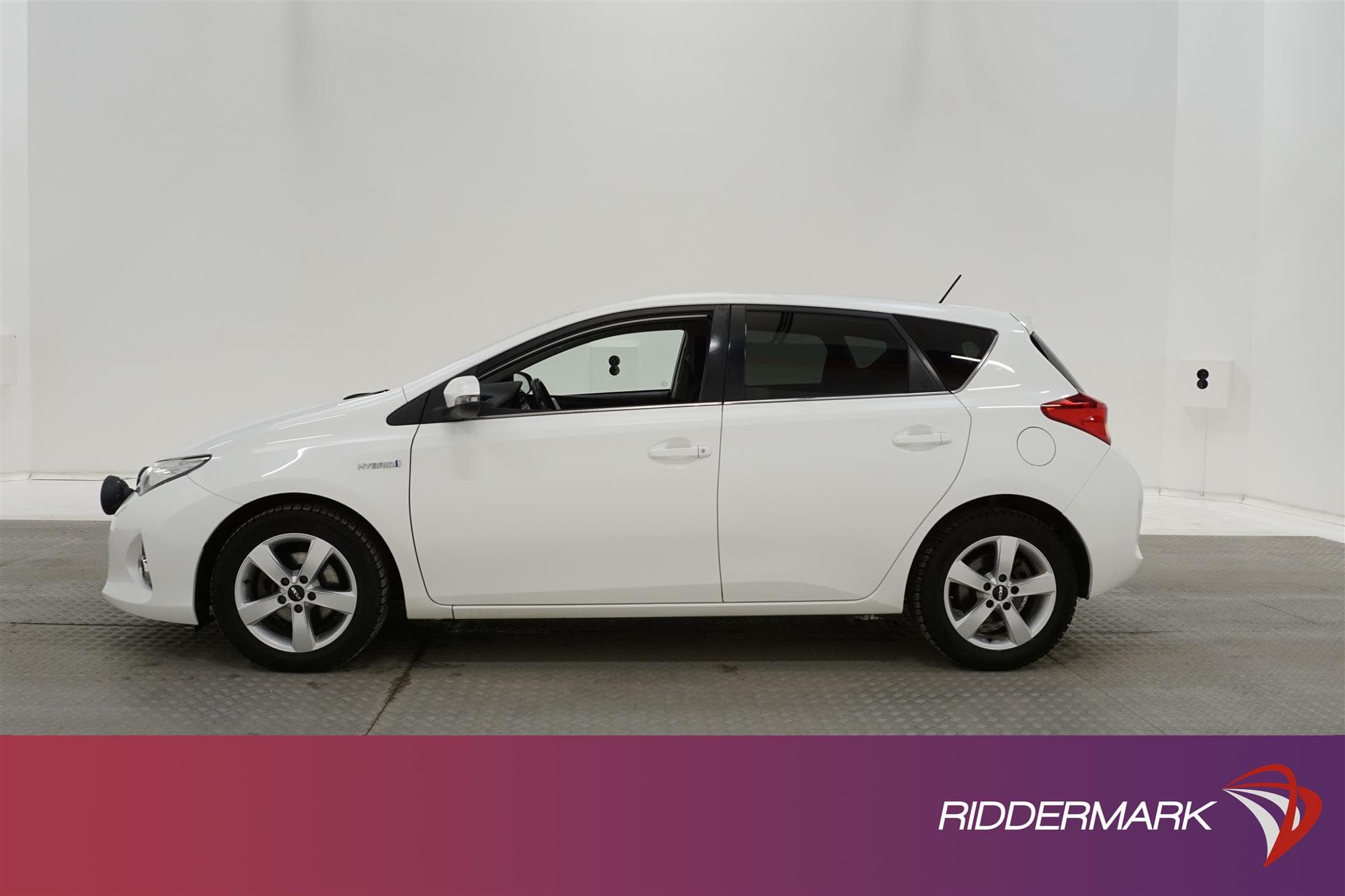 Toyota Auris Hybrid e-CVT 136hk