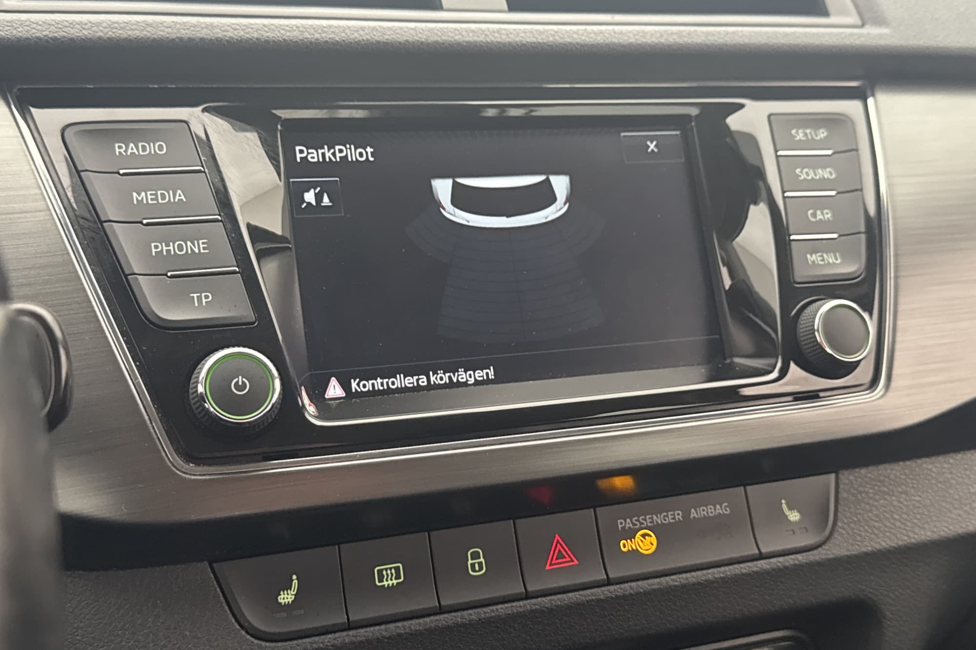 Skoda Fabia 1.2 TSI 90hk Style CarPlay Sensorer Farthållare