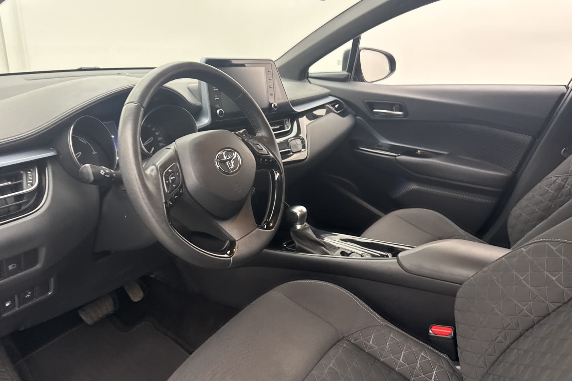 Toyota C-HR Hybrid CVT 122hk X-Edition B-kamera Rattvärme