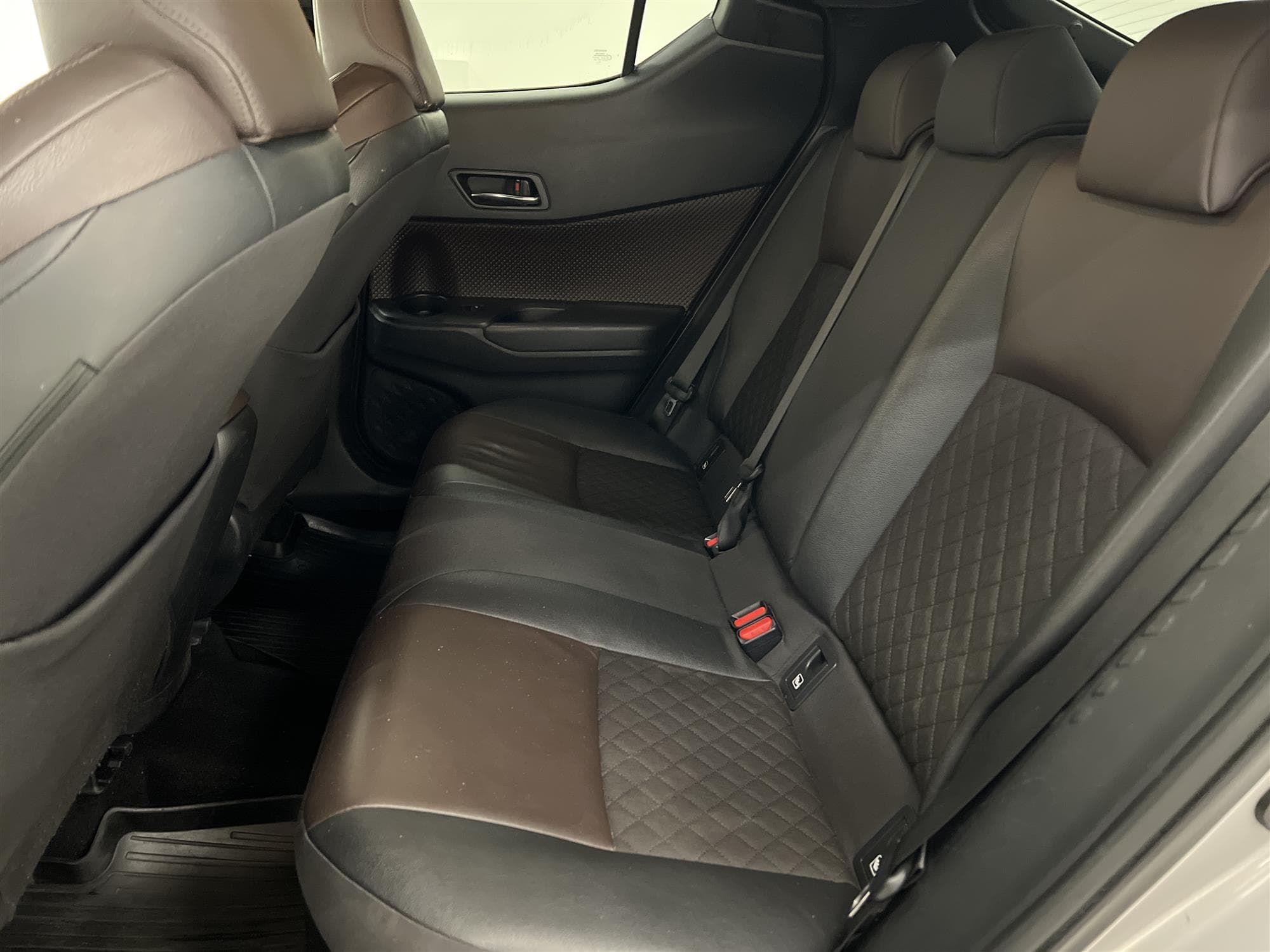 Toyota C-HR Hybrid 122hk JBL Navigator B-Kamera 0,39L/mil