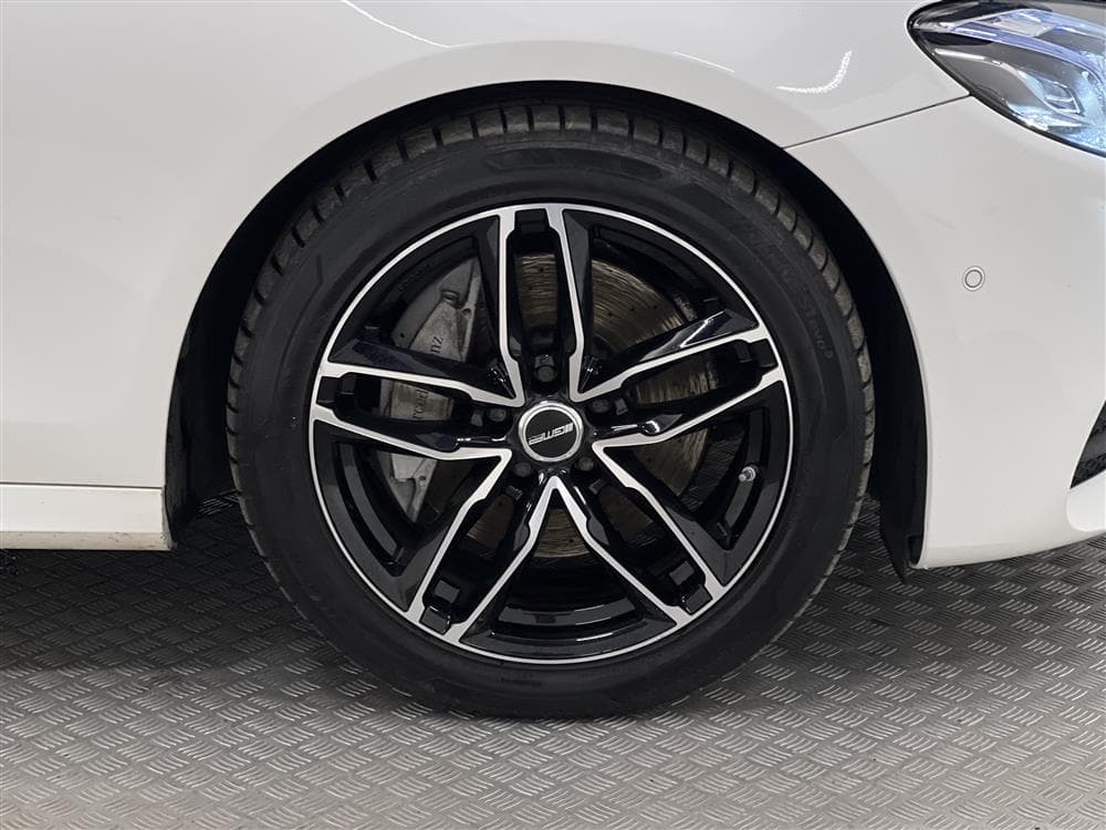 Mercedes-Benz E 220d 4M 194hk AMG Pano Wide. Värmare 360°